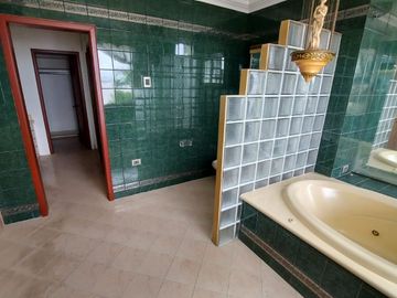 Samborondon, Venta Linda Casa 3 Dorm. con Vista Al Río