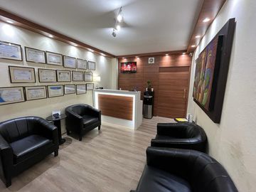 Venta de Consultorio Médico en Edificio Santa Margarita de Portoviejo