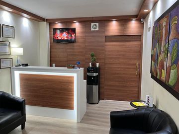 Venta de Consultorio Médico en Edificio Santa Margarita de Portoviejo