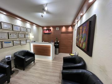 Venta de Consultorio Médico en Edificio Santa Margarita de Portoviejo
