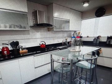 Se vende Dpto Dúplex, 253 m2, Chacarilla, 3 dorms, 4 baños, Terraza, 1 Estac.