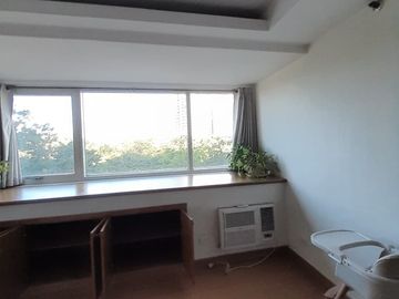 JAJ - FOR SALE: 3 Bedroom Unit in Lee Gardens, Mandaluyong