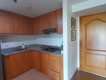 JAJ - FOR SALE: 3 Bedroom Unit in Lee Gardens, Mandaluyong