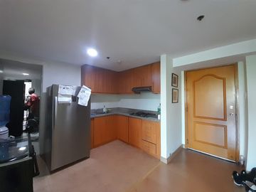 JAJ - FOR SALE: 3 Bedroom Unit in Lee Gardens, Mandaluyong