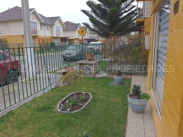 Condominio, Con 2 estacionamientos y baño de visita, La Cruz casi La Calera