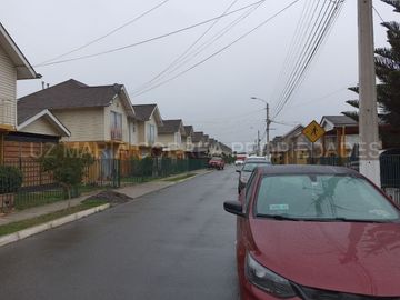 Condominio, Con 2 estacionamientos y baño de visita, La Cruz casi La Calera