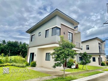 3BR-2TB Single Attached House and Lot For Sale in Sentrina Alaminos Along the Highway