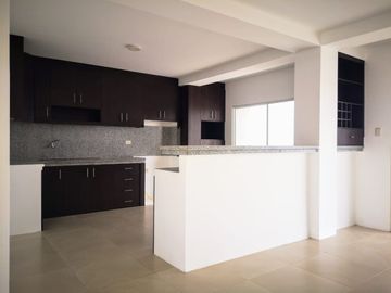 VENTA CASA URBANIZACION COSTA DEL ESTE, CERCA AL AEROPUERTO ELOY ALFARO DEDE MANTA, TRAMO 3 VIA CIRCUNVALACIÓN