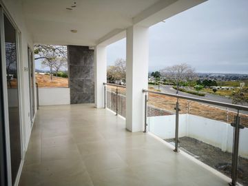 VENTA CASA URBANIZACION COSTA DEL ESTE, CERCA AL AEROPUERTO ELOY ALFARO DEDE MANTA, TRAMO 3 VIA CIRCUNVALACIÓN