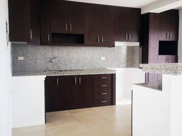 VENTA CASA URBANIZACION COSTA DEL ESTE, CERCA AL AEROPUERTO ELOY ALFARO DEDE MANTA, TRAMO 3 VIA CIRCUNVALACIÓN