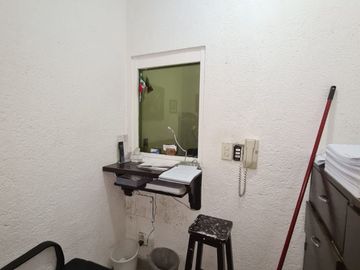 SE VENDE CASA CON USO DE SUELO COMERCIAL COLONIA AGRICULTURA TACUBA MIGUEL HIDALGO.