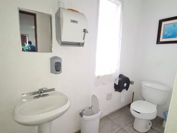 SE VENDE CASA CON USO DE SUELO COMERCIAL COLONIA AGRICULTURA TACUBA MIGUEL HIDALGO.