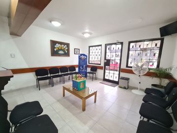 SE VENDE CASA CON USO DE SUELO COMERCIAL COLONIA AGRICULTURA TACUBA MIGUEL HIDALGO.
