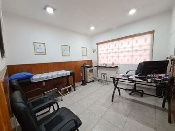 SE VENDE CASA CON USO DE SUELO COMERCIAL COLONIA AGRICULTURA TACUBA MIGUEL HIDALGO.