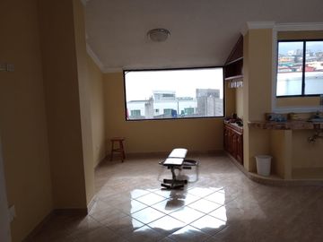 VENDO AMPLIA CASA DE 4 DORMITORIOS, SECTOR AMAGASI DEL INCA, AMPLIA, FABULOSA,