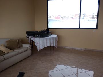 VENDO AMPLIA CASA DE 4 DORMITORIOS, SECTOR AMAGASI DEL INCA, AMPLIA, FABULOSA,