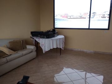 VENDO AMPLIA CASA DE 4 DORMITORIOS, SECTOR AMAGASI DEL INCA, AMPLIA, FABULOSA,