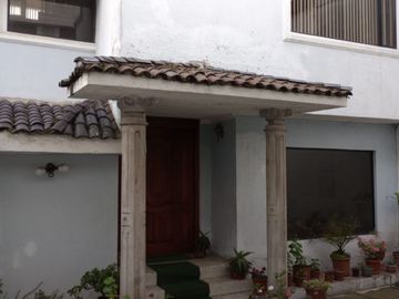 VENDO AMPLIA CASA DE 4 DORMITORIOS, SECTOR AMAGASI DEL INCA, AMPLIA, FABULOSA,