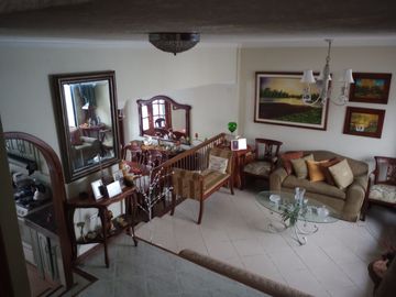 VENDO AMPLIA CASA DE 4 DORMITORIOS, SECTOR AMAGASI DEL INCA, AMPLIA, FABULOSA,