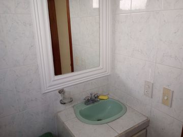 VENDO AMPLIA CASA DE 4 DORMITORIOS, SECTOR AMAGASI DEL INCA, AMPLIA, FABULOSA,