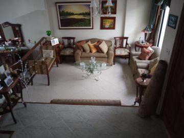 VENDO AMPLIA CASA DE 4 DORMITORIOS, SECTOR AMAGASI DEL INCA, AMPLIA, FABULOSA,