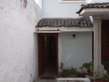 VENDO AMPLIA CASA DE 4 DORMITORIOS, SECTOR AMAGASI DEL INCA, AMPLIA, FABULOSA,