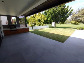 Casa Nueva En Venta Con Recámara En Planta Baja En Paraíso Country Club