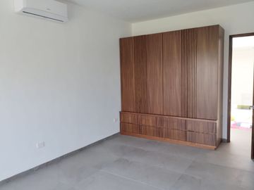 Casa Nueva En Venta Con Recámara En Planta Baja En Paraíso Country Club