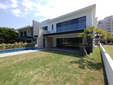 Casa Nueva En Venta Con Recámara En Planta Baja En Paraíso Country Club