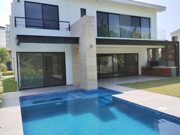 Casa Nueva En Venta Con Recámara En Planta Baja En Paraíso Country Club