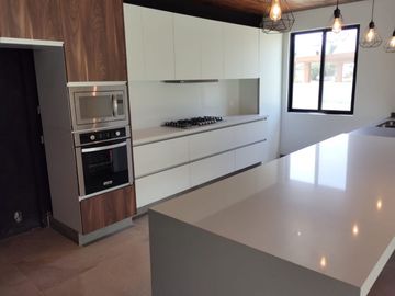 Casa Nueva En Venta Con Recámara En Planta Baja En Paraíso Country Club