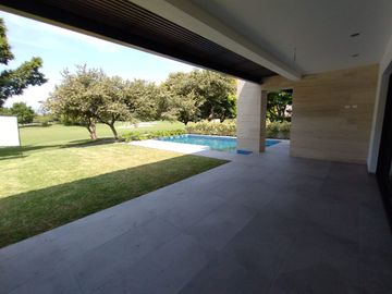 Casa Nueva En Venta Con Recámara En Planta Baja En Paraíso Country Club