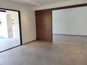 Casa Nueva En Venta Con Recámara En Planta Baja En Paraíso Country Club