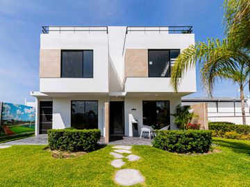 CASA EN VENTA A 15MIN DE CUERNAVACA CON ALBERCA Y CANCHA DE FUTBOL