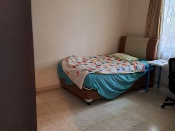 DISEWAKAN RUMAH (Ada Kolam Renang) DI JL. KEMANG TIMUR JAKARTA SELATAN