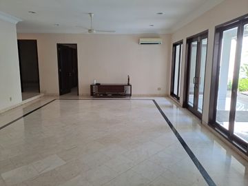 DISEWAKAN RUMAH (Ada Kolam Renang) DI JL. KEMANG TIMUR JAKARTA SELATAN