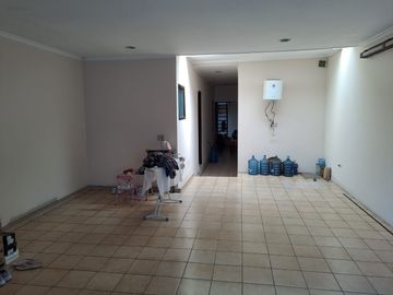 DISEWAKAN RUMAH (Ada Kolam Renang) DI JL. KEMANG TIMUR JAKARTA SELATAN