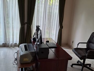 DISEWAKAN RUMAH (Ada Kolam Renang) DI JL. KEMANG TIMUR JAKARTA SELATAN