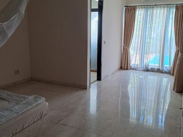 DISEWAKAN RUMAH (Ada Kolam Renang) DI JL. KEMANG TIMUR JAKARTA SELATAN