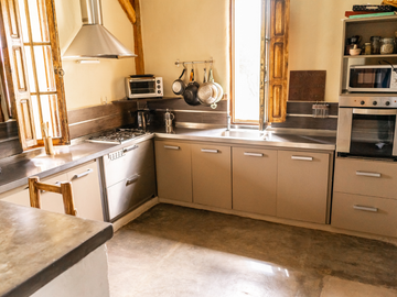 Increíble casa en el corazón de Mendoza, ideal turismo o vivienda - 4 ha y 480 m2 cubiertos