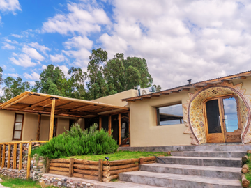 Increíble casa en el corazón de Mendoza, ideal turismo o vivienda - 4 ha y 480 m2 cubiertos