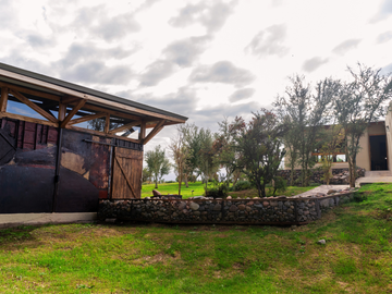 Increíble casa en el corazón de Mendoza, ideal turismo o vivienda - 4 ha y 480 m2 cubiertos