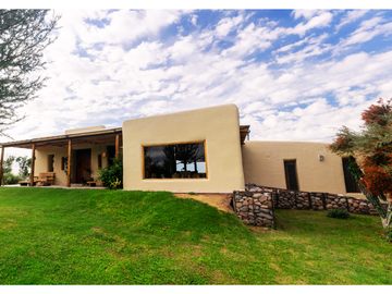 Increíble casa en el corazón de Mendoza, ideal turismo o vivienda - 4 ha y 480 m2 cubiertos