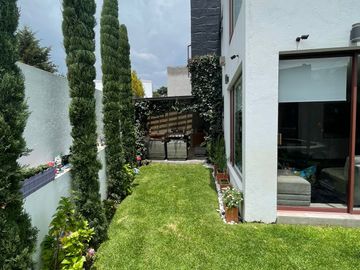 Casa 4 dormitorios + Estudio y Patio. en Venta. Tumbaco / Tola Chica / Conjunto Savanne
