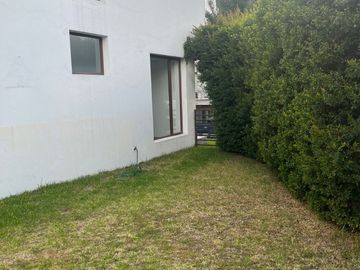 Casa 4 dormitorios + Estudio y Patio. en Venta. Tumbaco / Tola Chica / Conjunto Savanne
