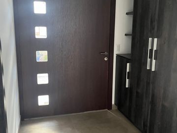 Casa 4 dormitorios + Estudio y Patio. en Venta. Tumbaco / Tola Chica / Conjunto Savanne