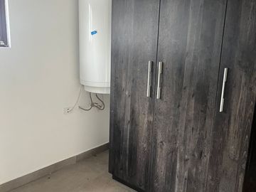Casa 4 dormitorios + Estudio y Patio. en Venta. Tumbaco / Tola Chica / Conjunto Savanne