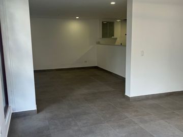 Casa 4 dormitorios + Estudio y Patio. en Venta. Tumbaco / Tola Chica / Conjunto Savanne