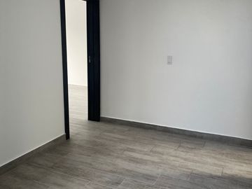 Casa 4 dormitorios + Estudio y Patio. en Venta. Tumbaco / Tola Chica / Conjunto Savanne