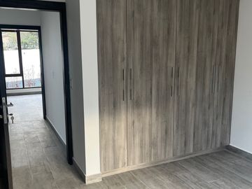Casa 4 dormitorios + Estudio y Patio. en Venta. Tumbaco / Tola Chica / Conjunto Savanne